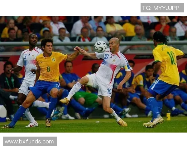 足坛巨星实力对比全面解析模板助你轻松打造精彩足球内容