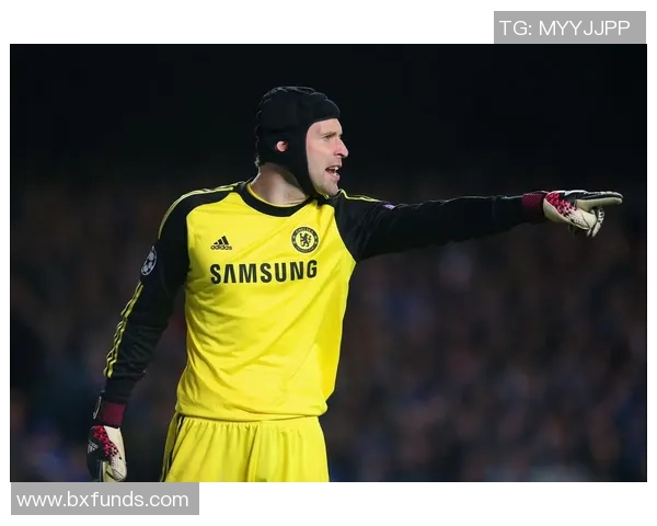 黄头发足球球星的传奇之路与无畏挑战：从草根到巅峰的成长历程